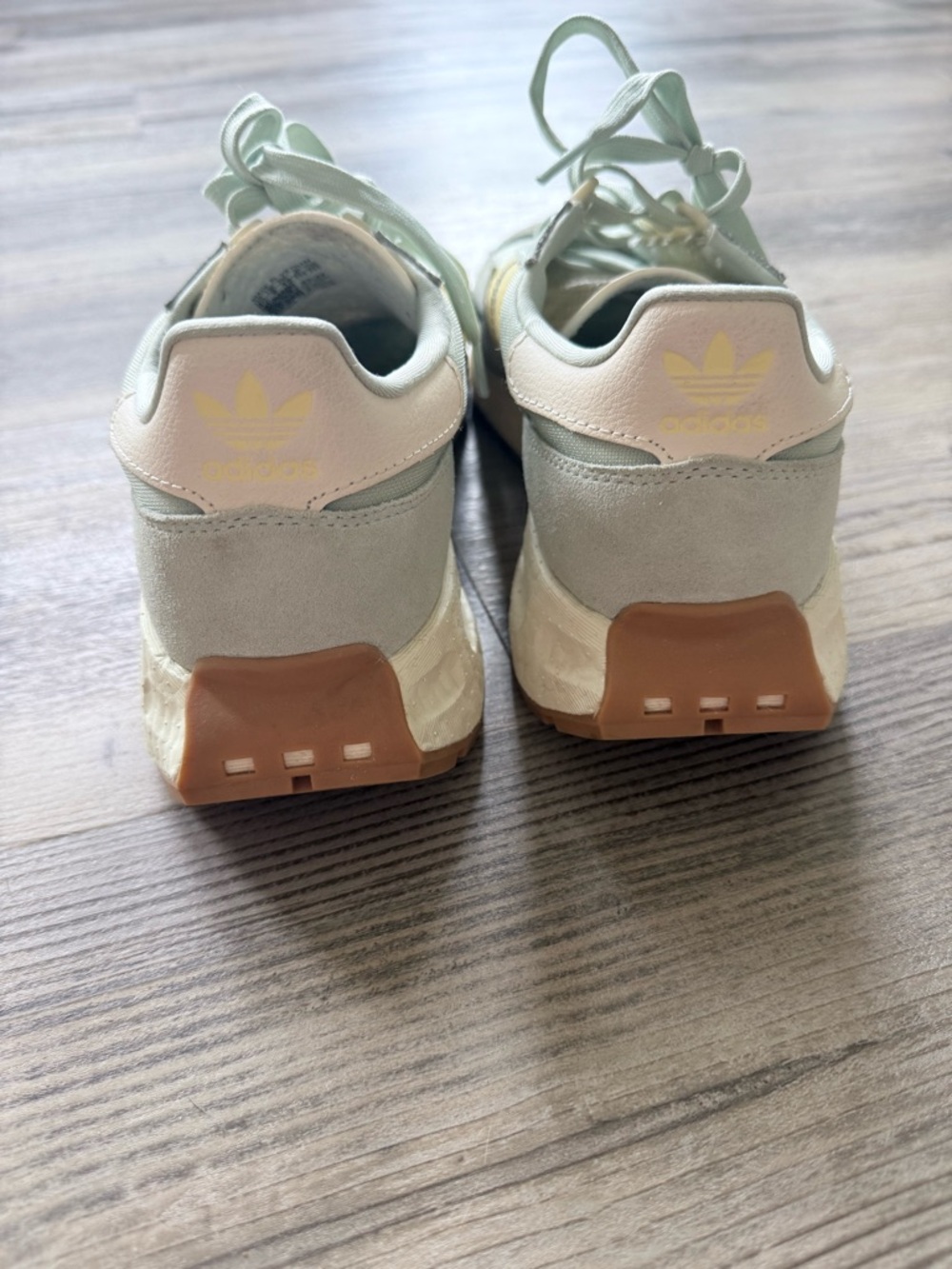 Adidas Women's Retropy size 9.5 - Linen Green / Almost Yellow - Picture 5 of 6